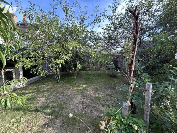 Maison ancienne en pierre au coeur du bourg