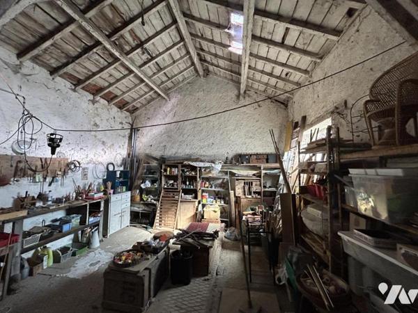 Maison ancienne en pierre au coeur du bourg