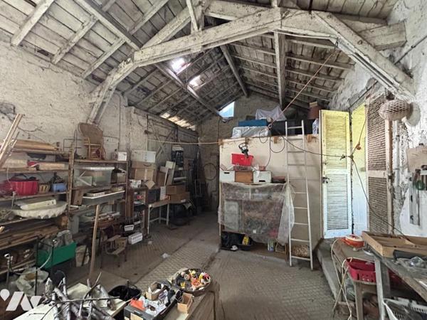 Maison ancienne en pierre au coeur du bourg