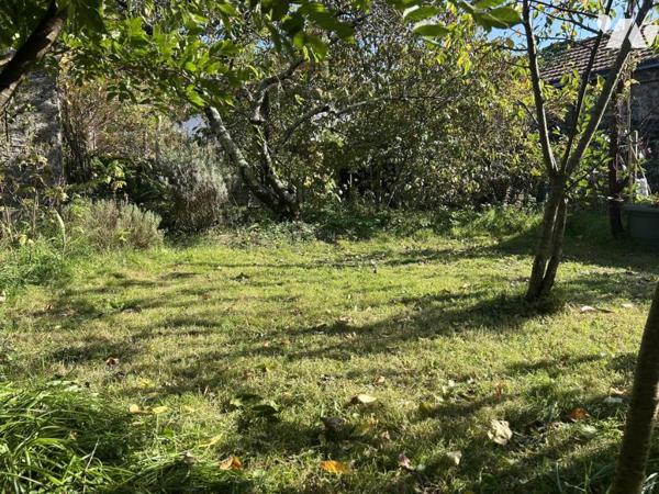 Maison ancienne en pierre au coeur du bourg