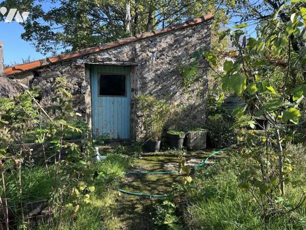 Maison ancienne en pierre au coeur du bourg