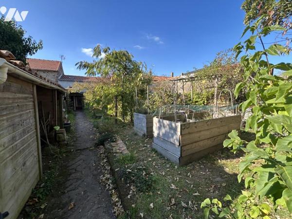 Maison ancienne en pierre au coeur du bourg