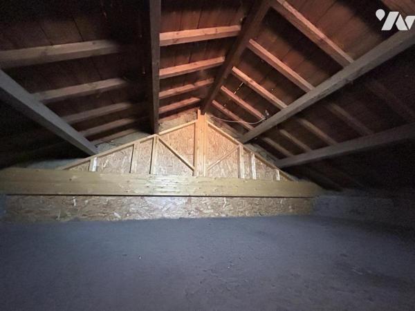 Maison ancienne en pierre au coeur du bourg