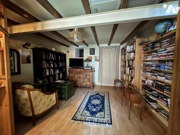 Maison ancienne en pierre au coeur du bourg