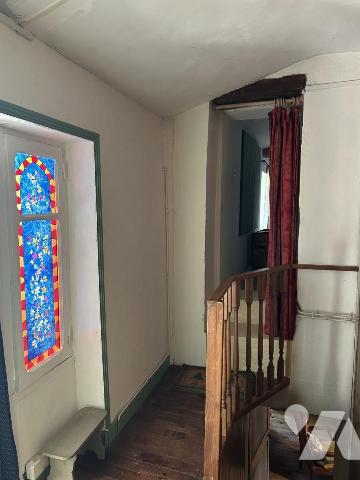 Maison ancienne en pierre au coeur du bourg