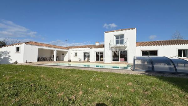 Maison Le Fenouiller 7 pièce(s) 202 m2