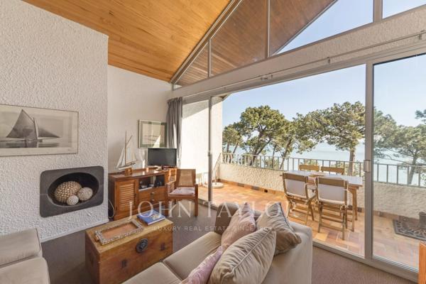 Triplex, Icône de l’Architecture des Années 70 au Cœur de La Vigne