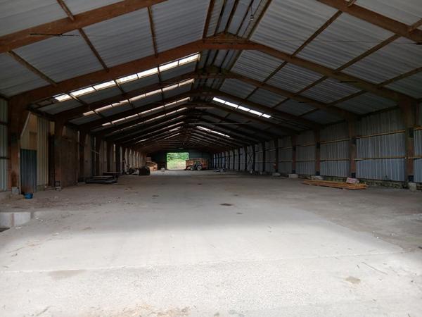 A louer entrepôt de 3200 m2 à 10 min de Pontivy. Axe Pontivy Josselin