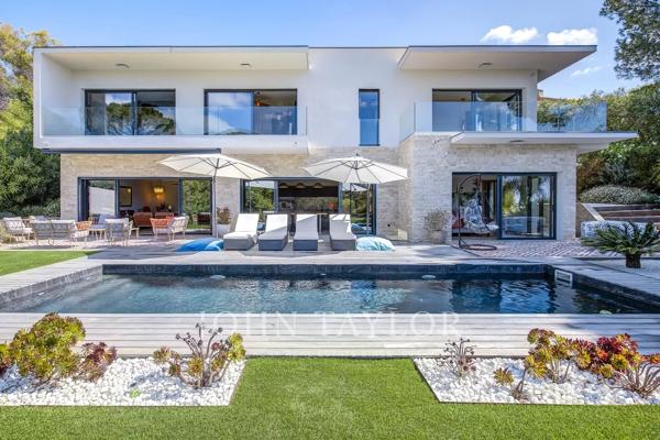 Villa contemporaine neuve – prestations haut de gamme et élégance discrète à Mougins