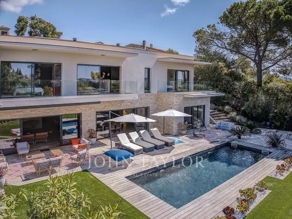 Villa contemporaine neuve – prestations haut de gamme et élégance discrète à Mougins