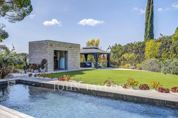 Villa contemporaine neuve – prestations haut de gamme et élégance discrète à Mougins