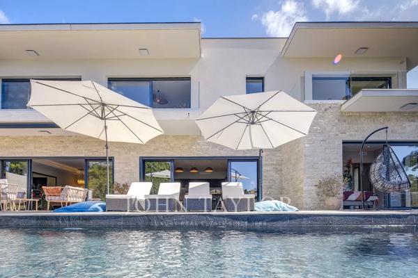 Villa contemporaine neuve – prestations haut de gamme et élégance discrète à Mougins