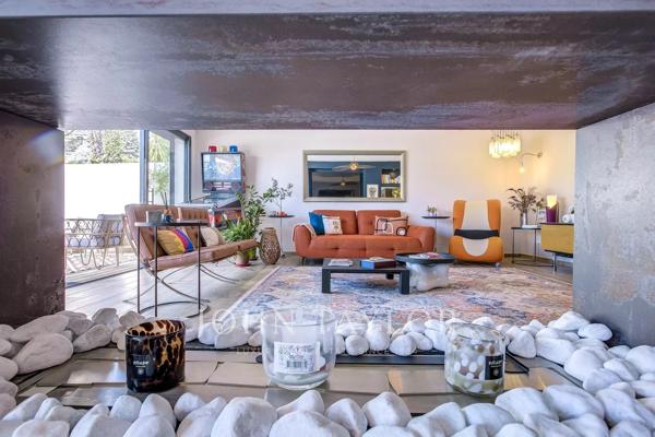 Villa contemporaine neuve – prestations haut de gamme et élégance discrète à Mougins