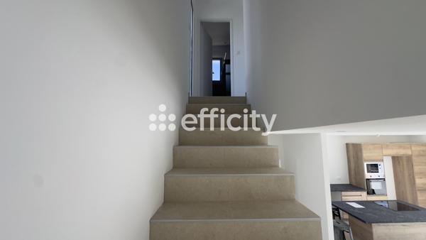 Maison
         4 pièces
        - 95 m² 350 000 € *