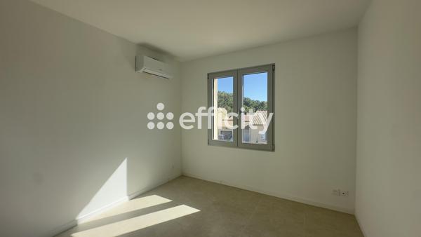 Maison
         4 pièces
        - 95 m² 350 000 € *