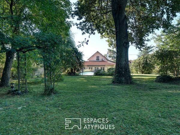 Maison de charme avec belle pièce de vie, piscine et triple garage