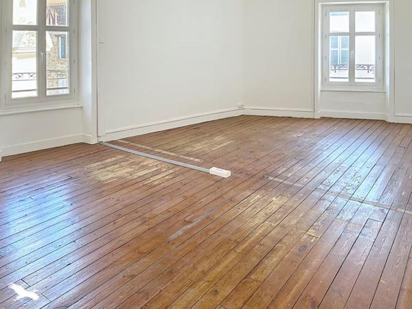 Immeuble 119 460 € Saint-Junien 159 m² DPE D