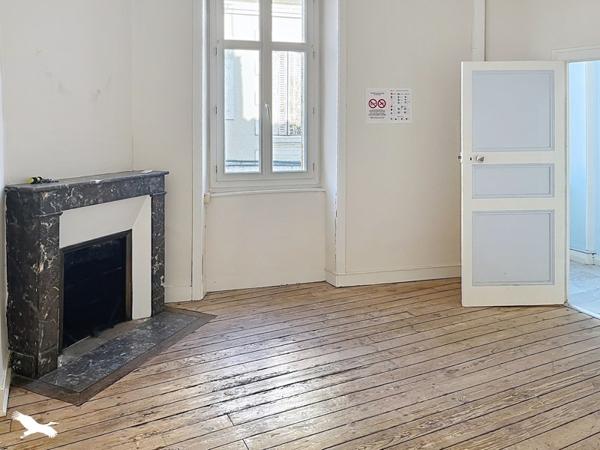 Immeuble 119 460 € Saint-Junien 159 m² DPE D