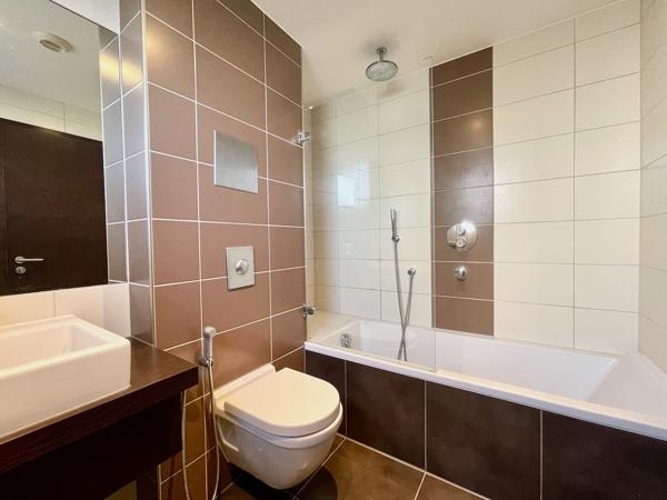 Divonne-les-Bains (01220) Appartement deux chambres proche centre - Grande terrasse