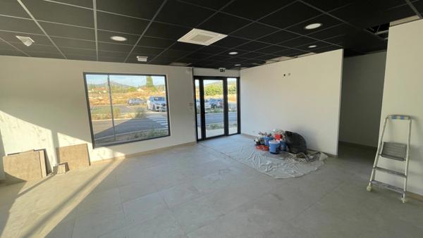 Local commercial à vendre CUGES LES PINS (13)