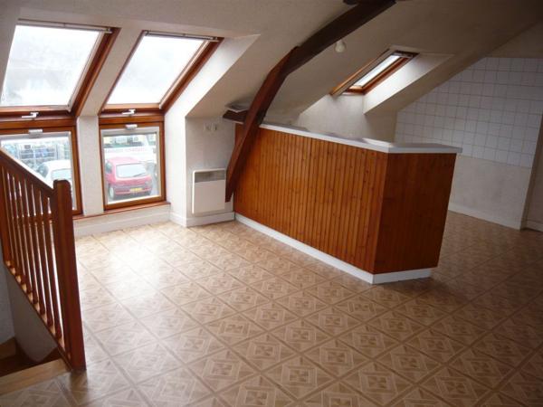A LOUER CHATEAUNEUF SUR SARTHE Appt T2 au 1er étage de 42 m2