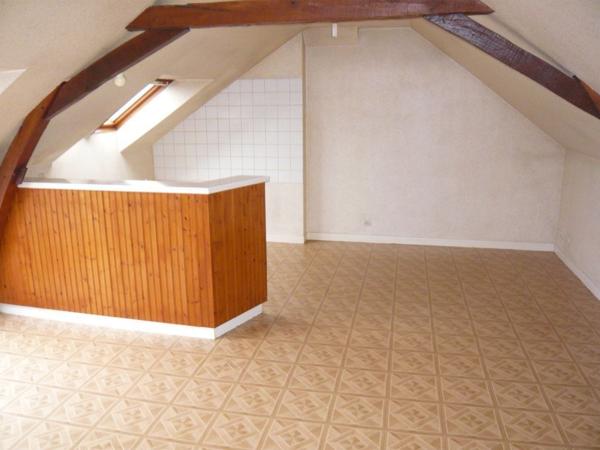 A LOUER CHATEAUNEUF SUR SARTHE Appt T2 au 1er étage de 42 m2