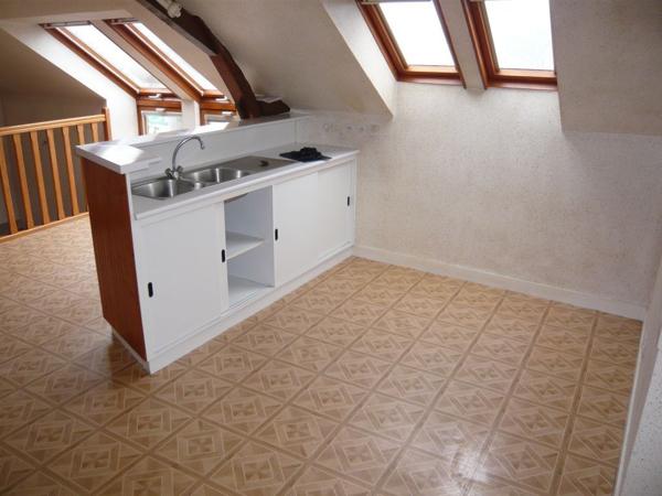 A LOUER CHATEAUNEUF SUR SARTHE Appt T2 au 1er étage de 42 m2