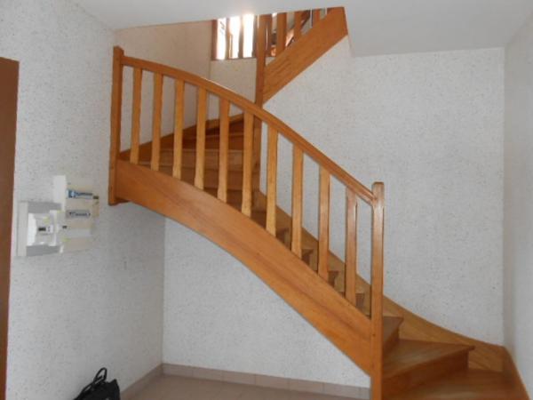 A LOUER CHATEAUNEUF SUR SARTHE Appt T2 au 1er étage de 42 m2