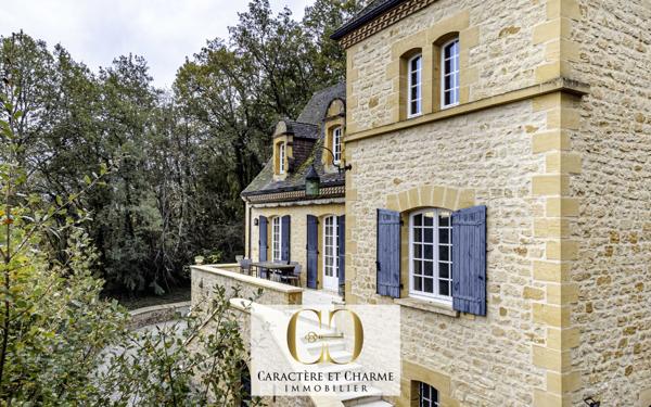 Cénac-et-Saint-Julien (24250) Propriété contemporaine en pierre avec gîtes et piscine.