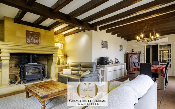 Cénac-et-Saint-Julien (24250) Propriété contemporaine en pierre avec gîtes et piscine.