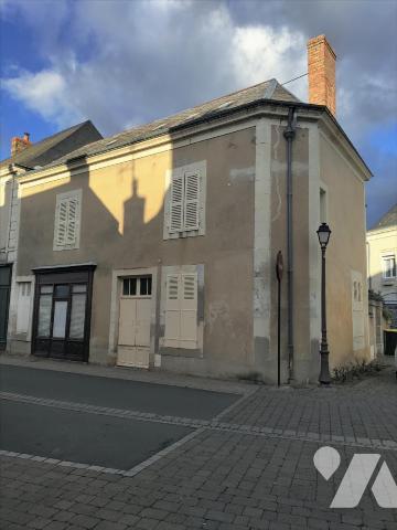 BEAU POTENTIEL MAISON DE BOURG A RESTAURER
