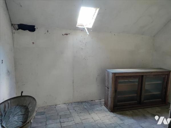 BEAU POTENTIEL MAISON DE BOURG A RESTAURER