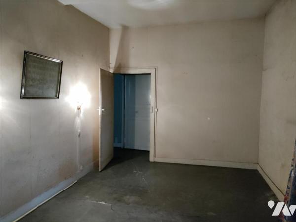 BEAU POTENTIEL MAISON DE BOURG A RESTAURER