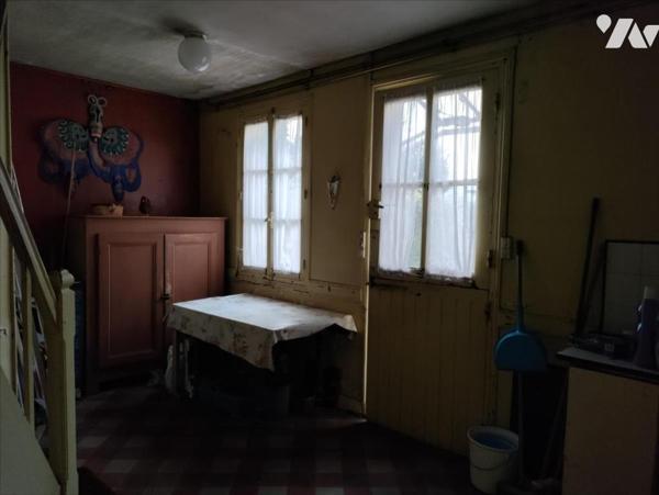 BEAU POTENTIEL MAISON DE BOURG A RESTAURER