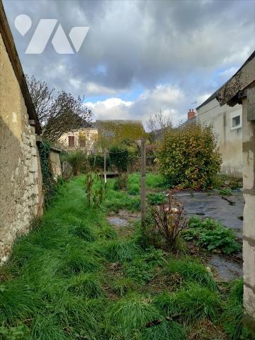 BEAU POTENTIEL MAISON DE BOURG A RESTAURER