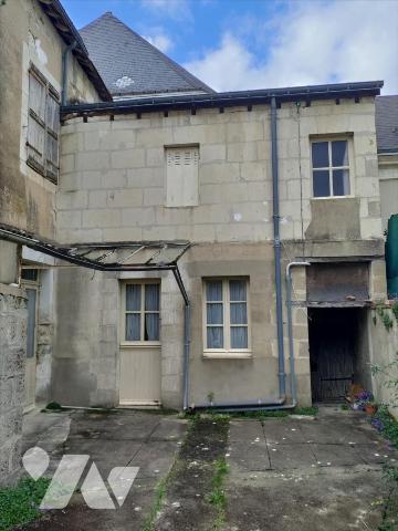 BEAU POTENTIEL MAISON DE BOURG A RESTAURER