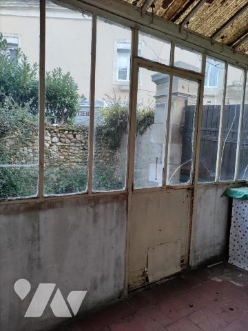 BEAU POTENTIEL MAISON DE BOURG A RESTAURER