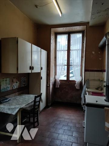 BEAU POTENTIEL MAISON DE BOURG A RESTAURER