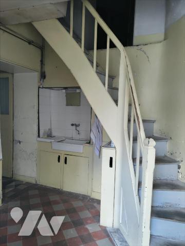 BEAU POTENTIEL MAISON DE BOURG A RESTAURER