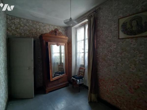 BEAU POTENTIEL MAISON DE BOURG A RESTAURER