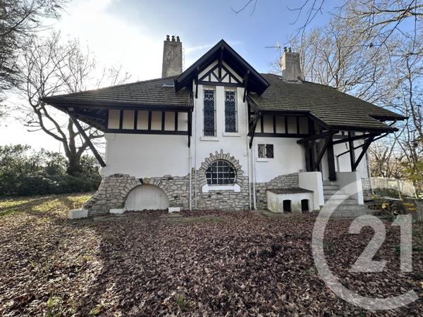 Maison à vendre  7 pièces - 200 m2 URT - 64