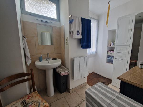 maison pierre 2ch, bureau; louée, garage et jardin