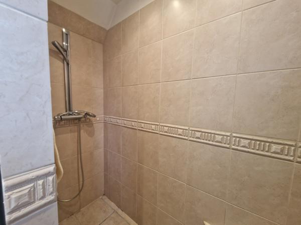 maison pierre 2ch, bureau; louée, garage et jardin