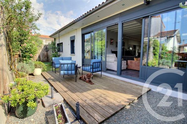 Maison à vendre  4 pièces - 119,69 m 2   PESSAC  - 33