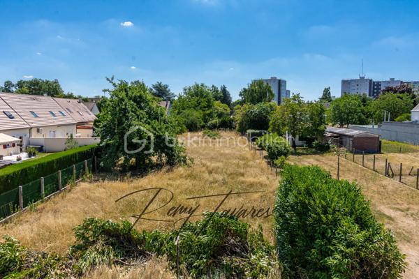 Terrain de 1 299 m²