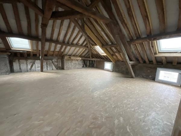 Troyes, Local Commercial Libre sans Droit d'entrée