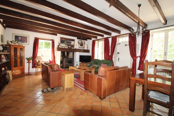 Maison à vendre à Terres-de-Haute-Charente (16270) - Charente