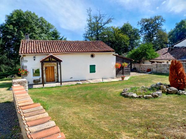 Maison à vendre à Terres-de-Haute-Charente (16270) - Charente