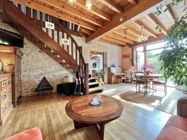 CHARMANTE MAISON DE VILLE / 3 CHAMBRES / JARDIN / DEPENDANCES /