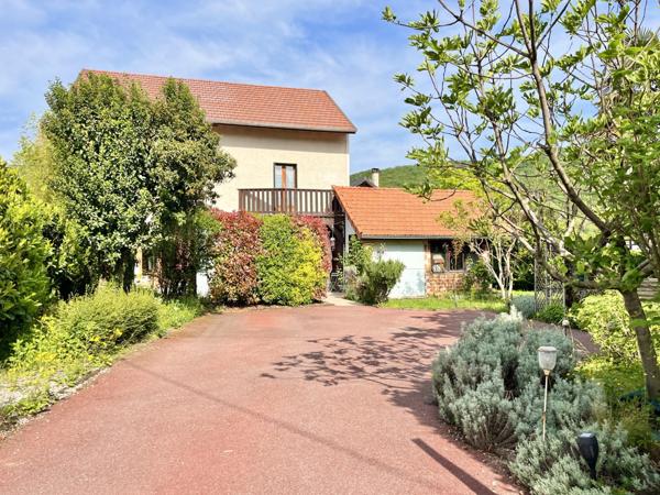 CHARMANTE MAISON DE VILLE / 3 CHAMBRES / JARDIN / DEPENDANCES /